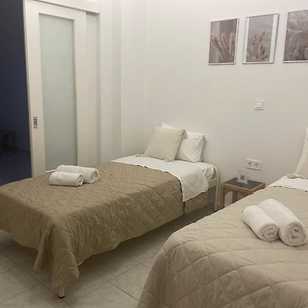 Piraiki Coastal Accommodation Pireus Exteriör bild
