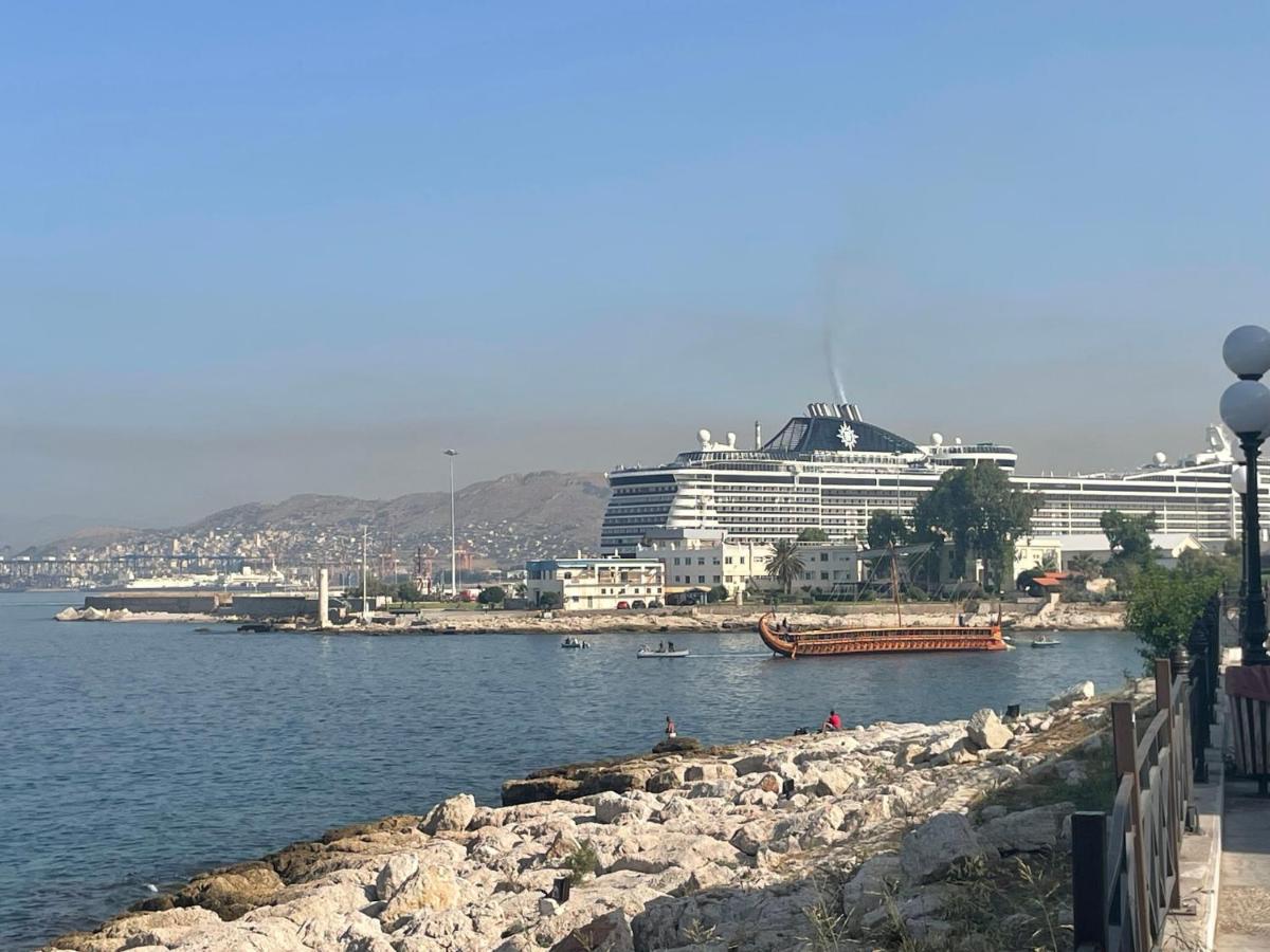 Piraiki Coastal Accommodation Pireus Exteriör bild