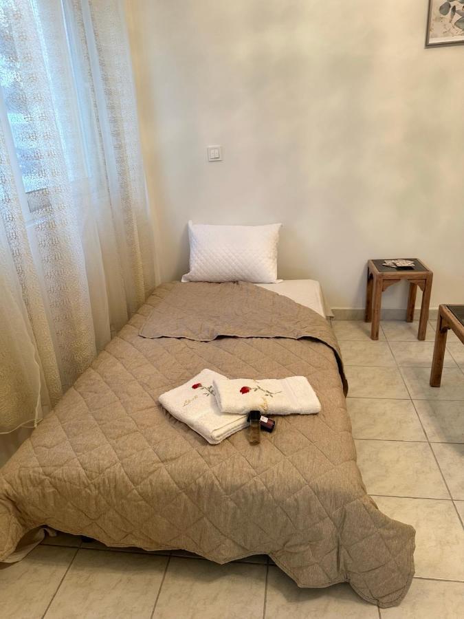 Piraiki Coastal Accommodation Pireus Exteriör bild