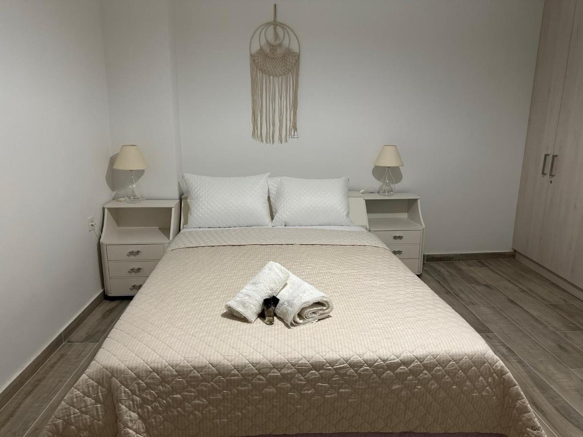 Piraiki Coastal Accommodation Pireus Exteriör bild