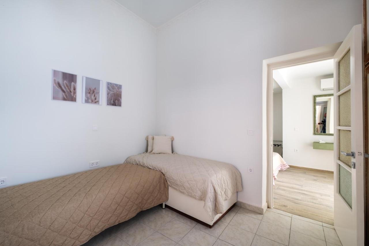 Piraiki Coastal Accommodation Pireus Exteriör bild