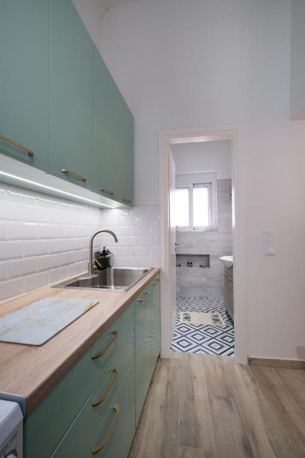 Piraiki Coastal Accommodation Pireus Exteriör bild