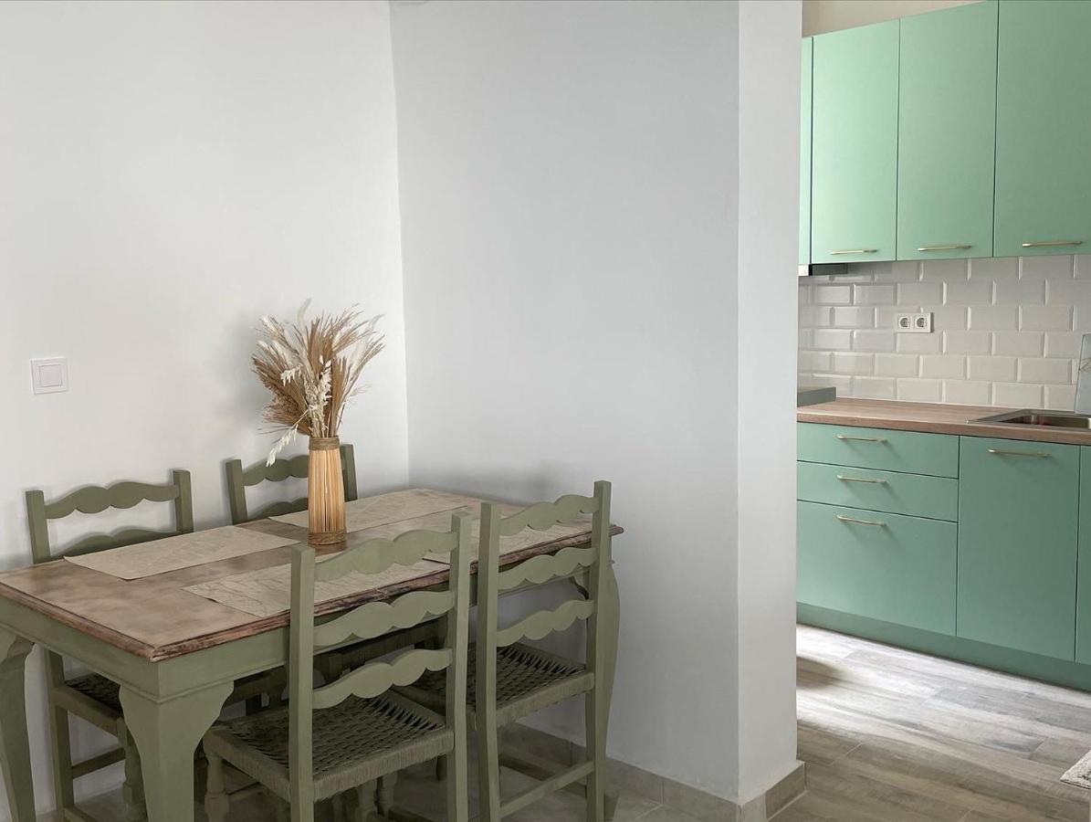 Piraiki Coastal Accommodation Pireus Exteriör bild