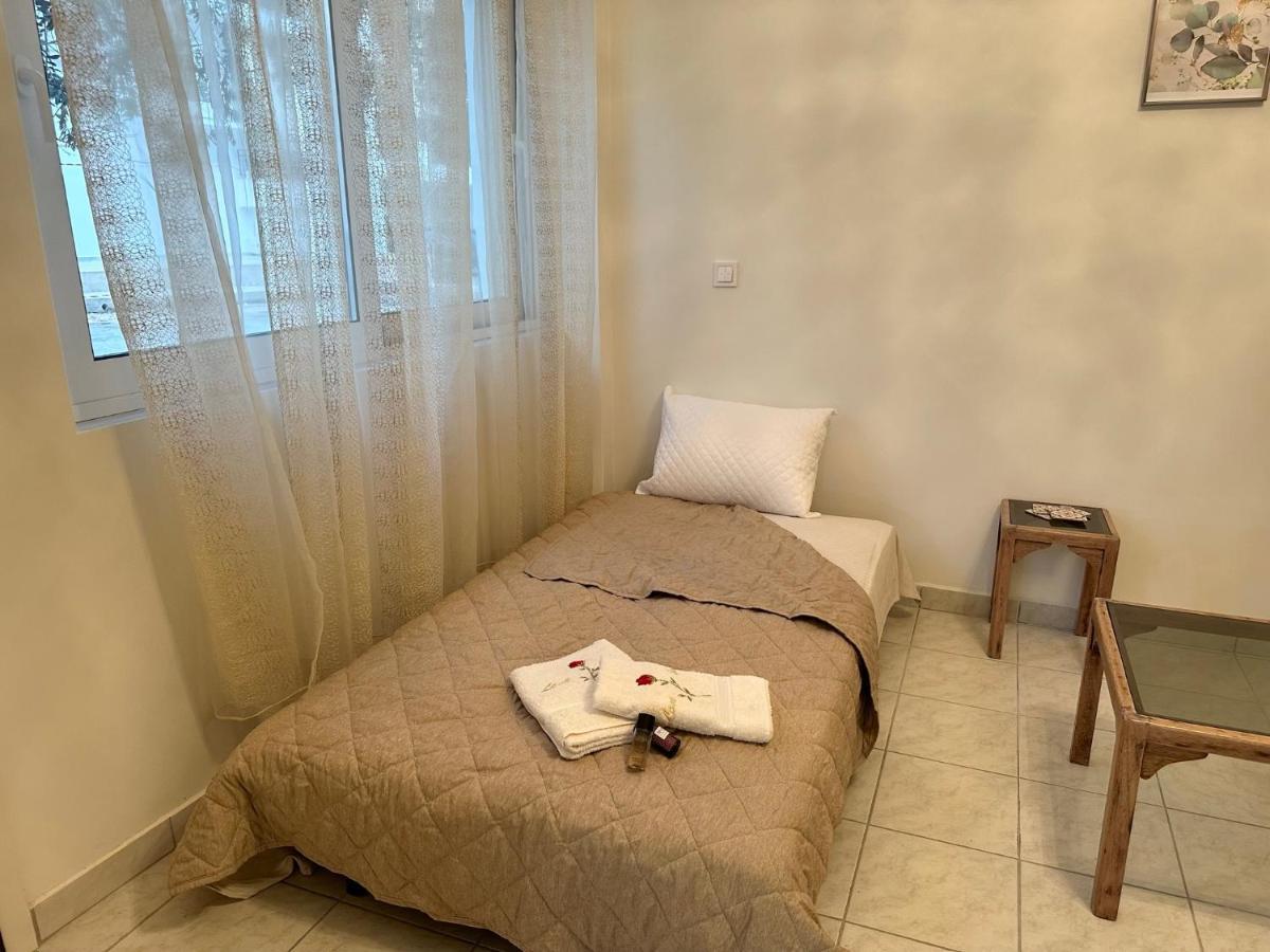 Piraiki Coastal Accommodation Pireus Exteriör bild