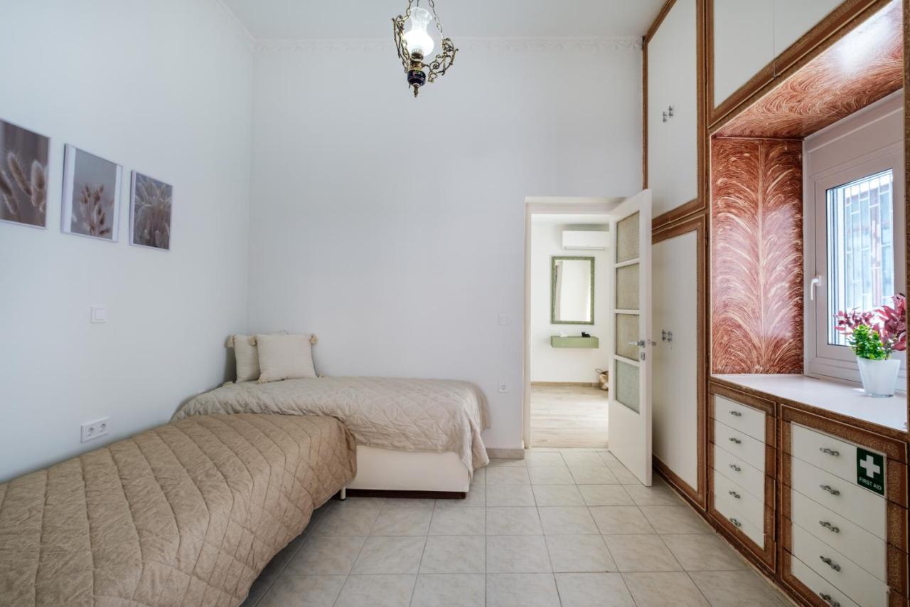 Piraiki Coastal Accommodation Pireus Exteriör bild