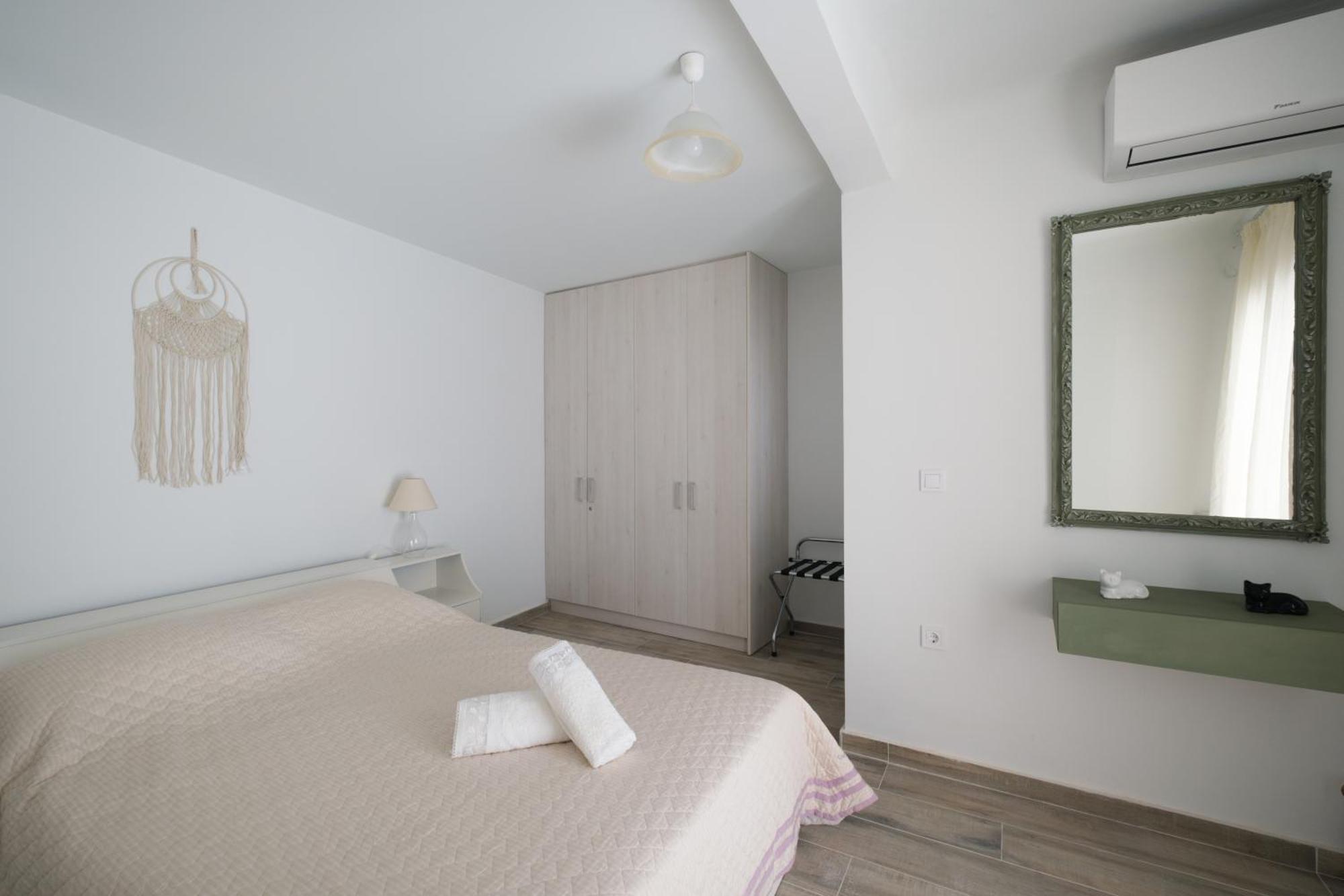 Piraiki Coastal Accommodation Pireus Exteriör bild