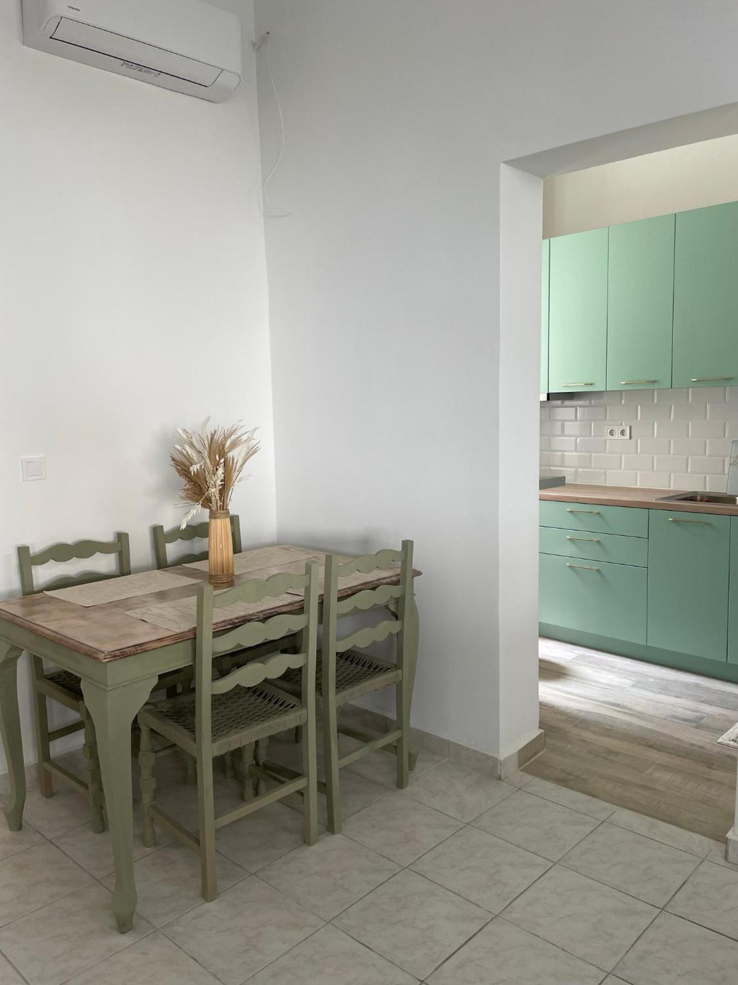Piraiki Coastal Accommodation Pireus Exteriör bild