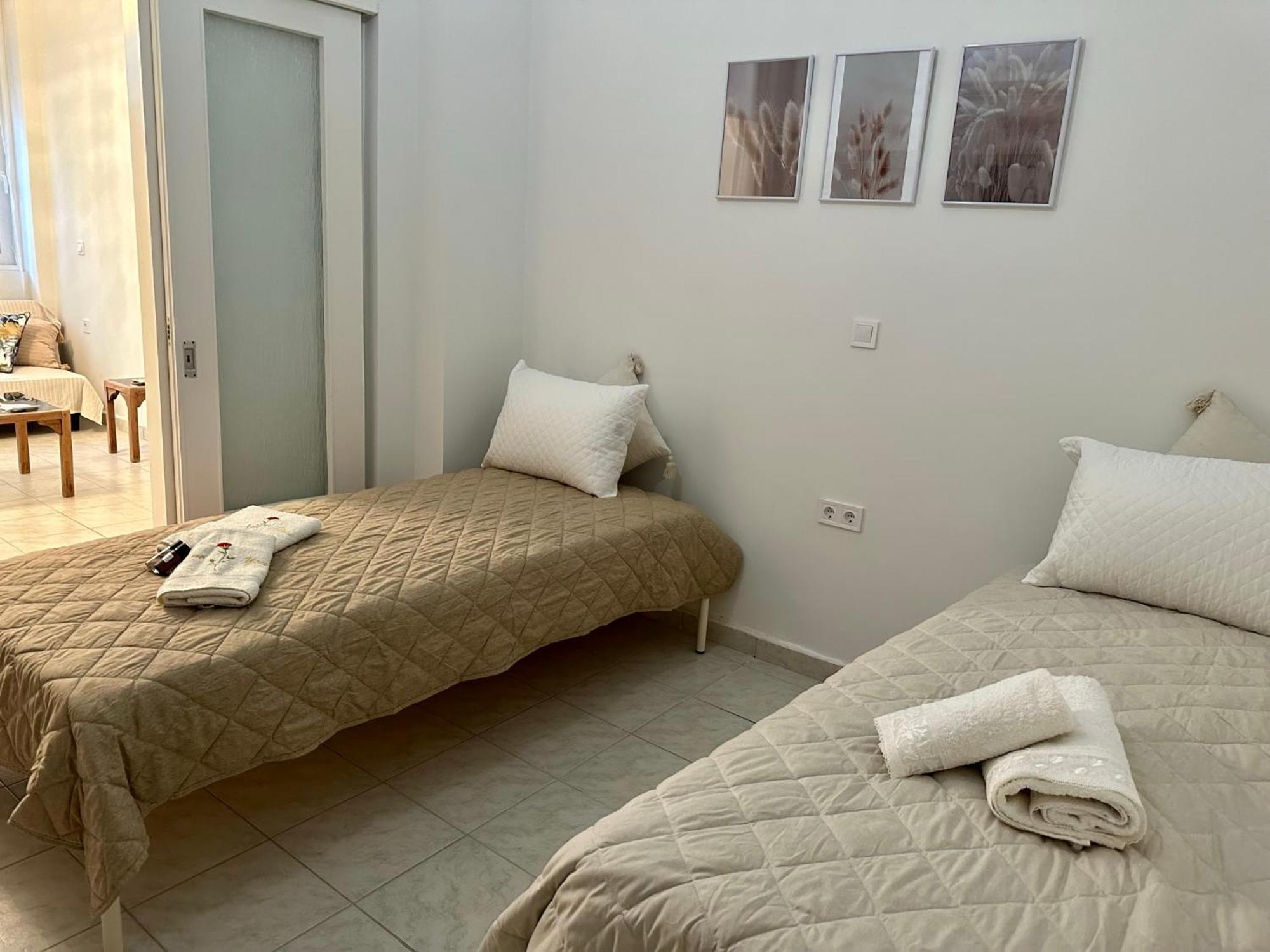 Piraiki Coastal Accommodation Pireus Exteriör bild