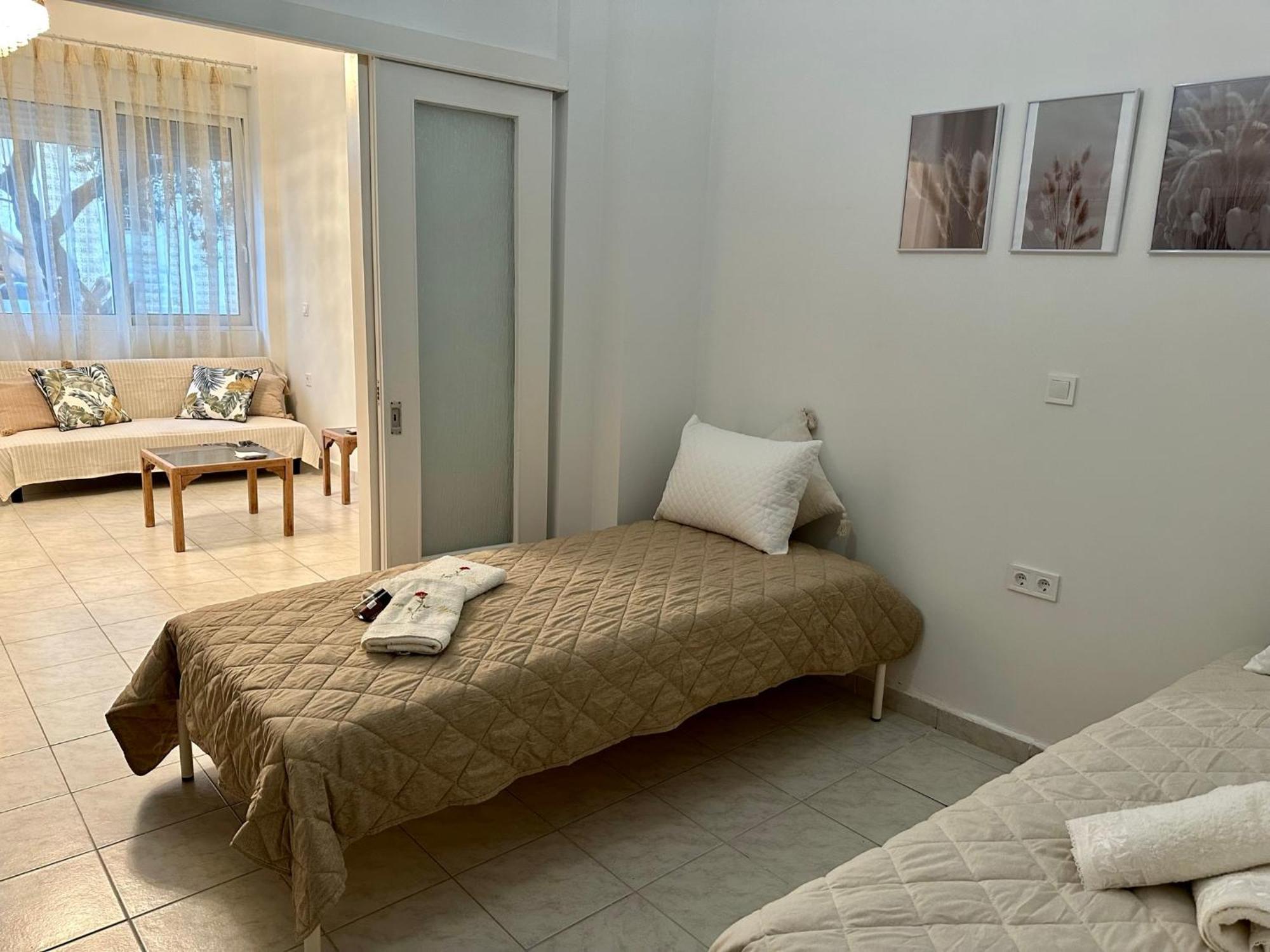 Piraiki Coastal Accommodation Pireus Exteriör bild